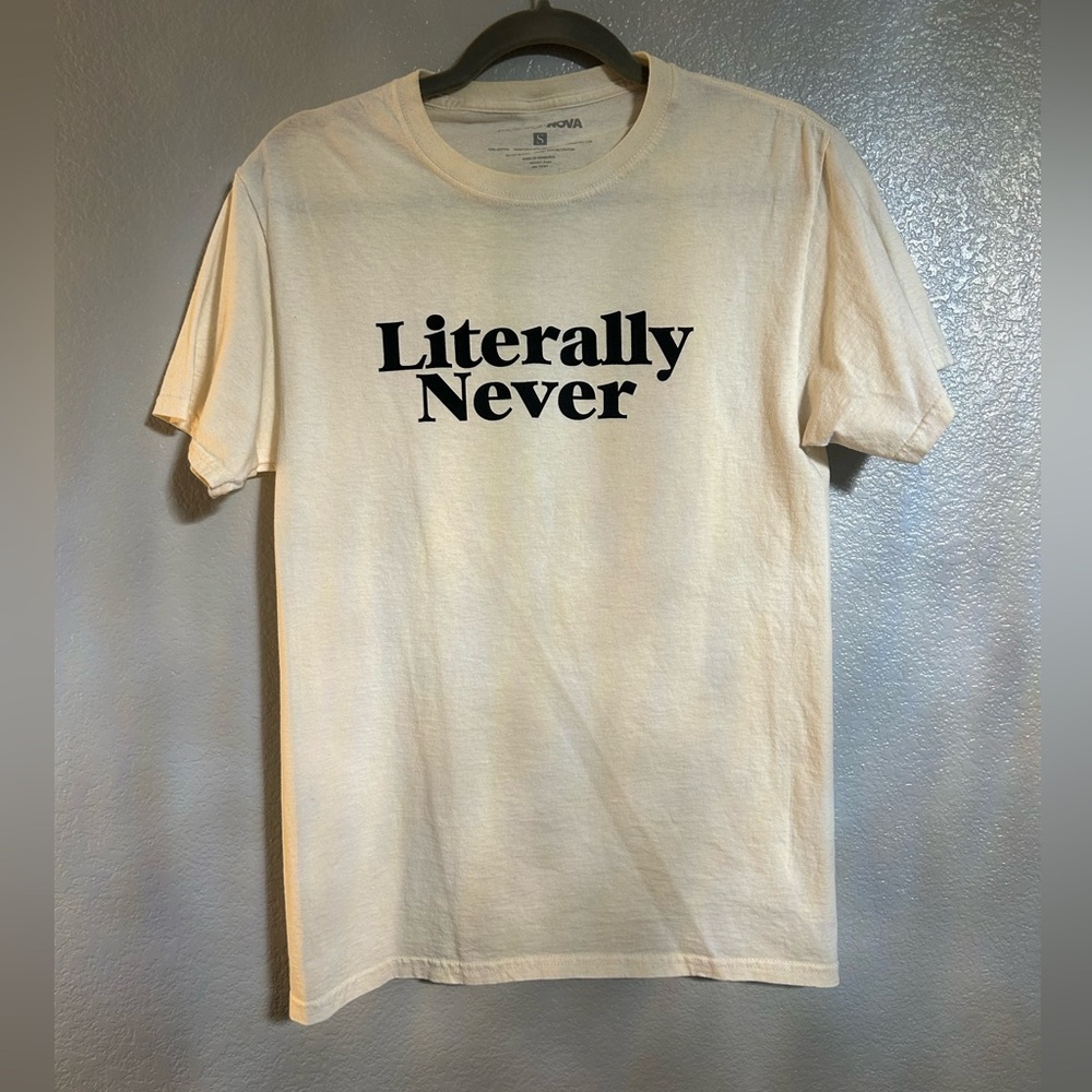Women’s beige and black graphic t shirt size small